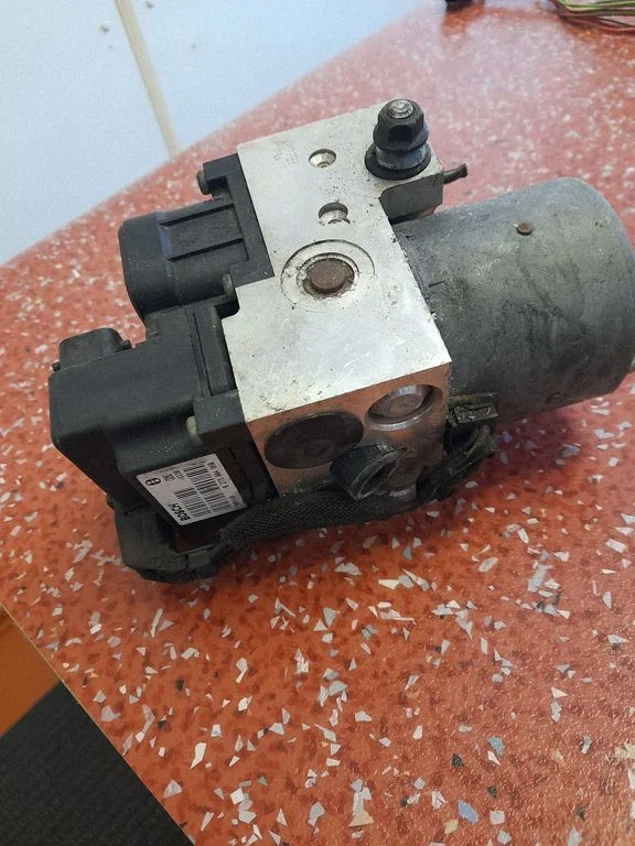 ABS block – KIA Sorento (2002-2009)