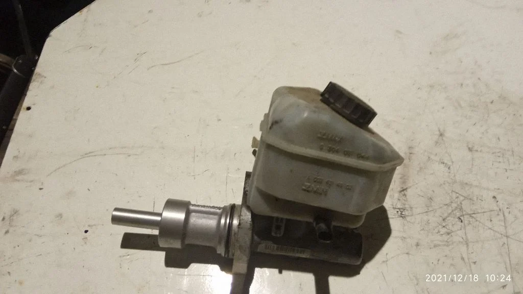 Master brake cylinder 0204Y21737