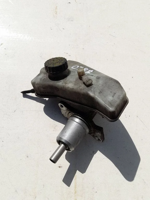 Master brake cylinder – Mercedes-Benz Sprinter W901 W902 W903 W904 (1995-2007)