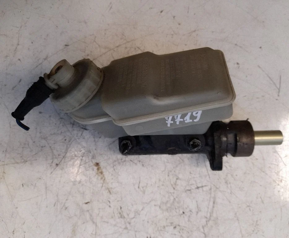 Master brake cylinder 701611303