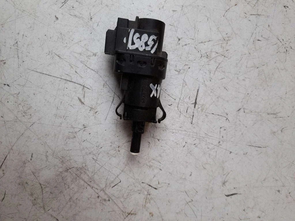 Brake pedal sensor switch – Ford Focus C-MAX (2003-2010)