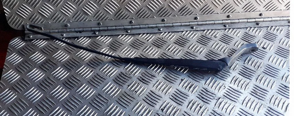 Windshield/front glass wiper blade – Volkswagen Sharan (2001-2010)