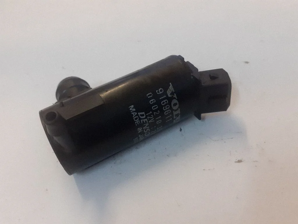 Klaasipesuvedeliku pump (klaaside) – Volvo S70 V70 V70 XC (1997-2000)