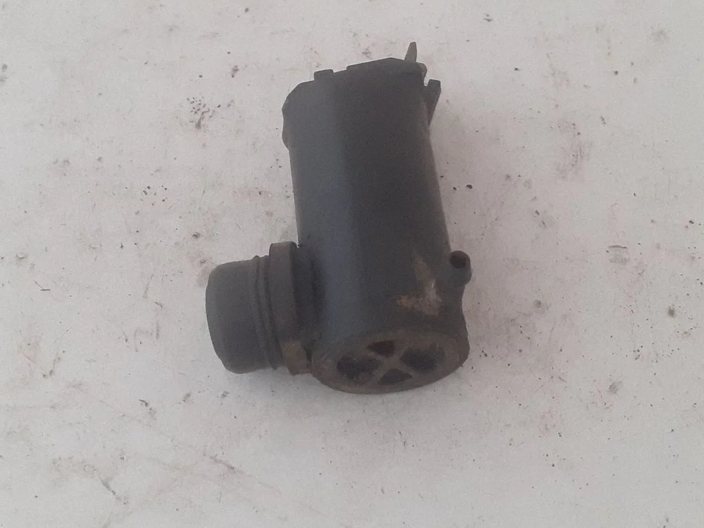 Windscreen/windshield washer pump – Ford Ranger (2007-2011)