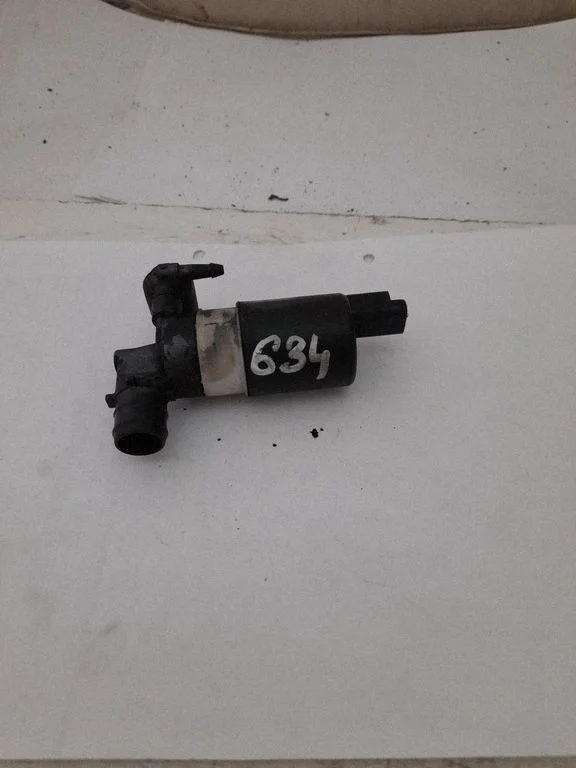 Windscreen/windshield washer pump – Citroen C4 I (2004-2010)