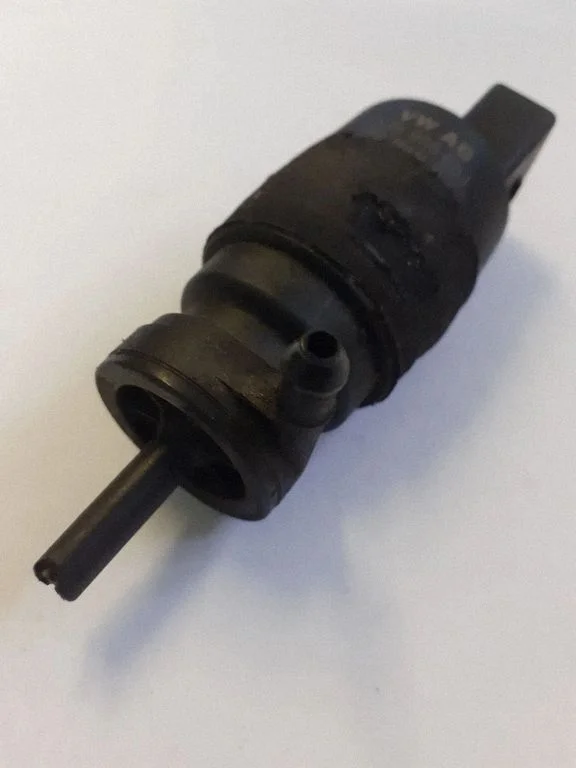 Windscreen/windshield washer pump – Audi A6 Allroad C6 (2006-2011)