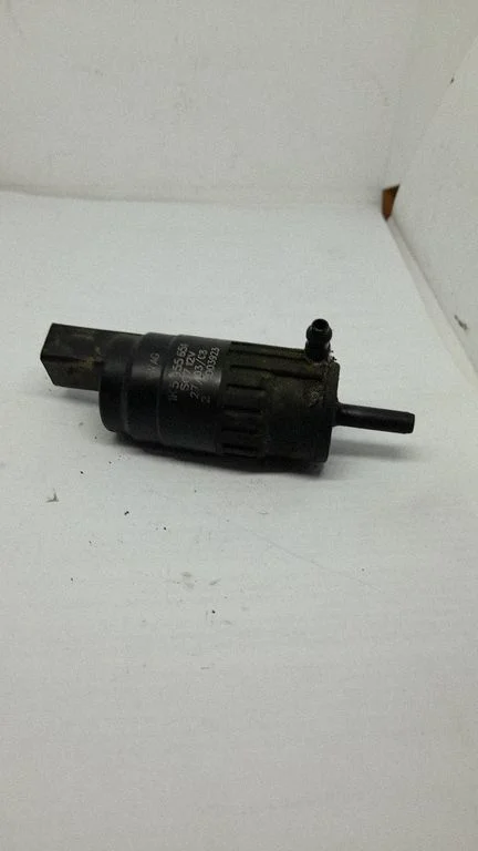 Klaasipesuvedeliku pump (klaaside) – Volkswagen Transporter - Caravelle T5 (2003-2015)