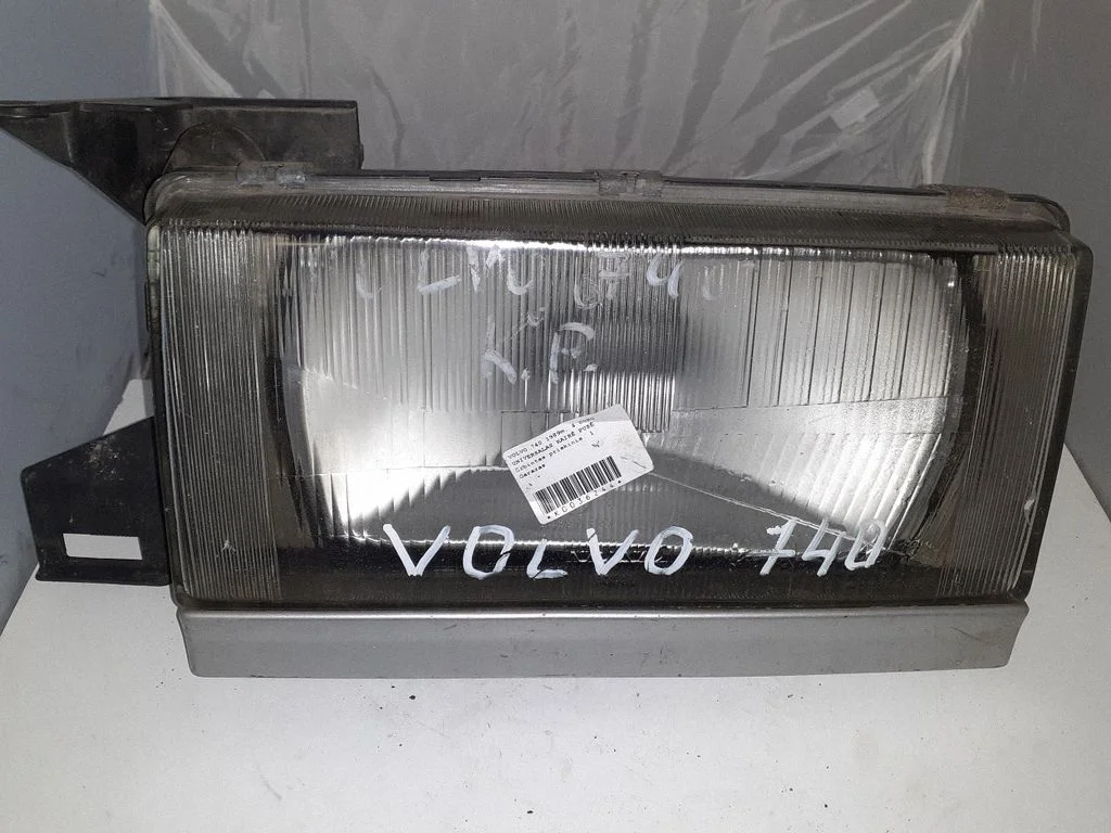 Esituli 1305239009 – Volvo 740 (1988-1992)