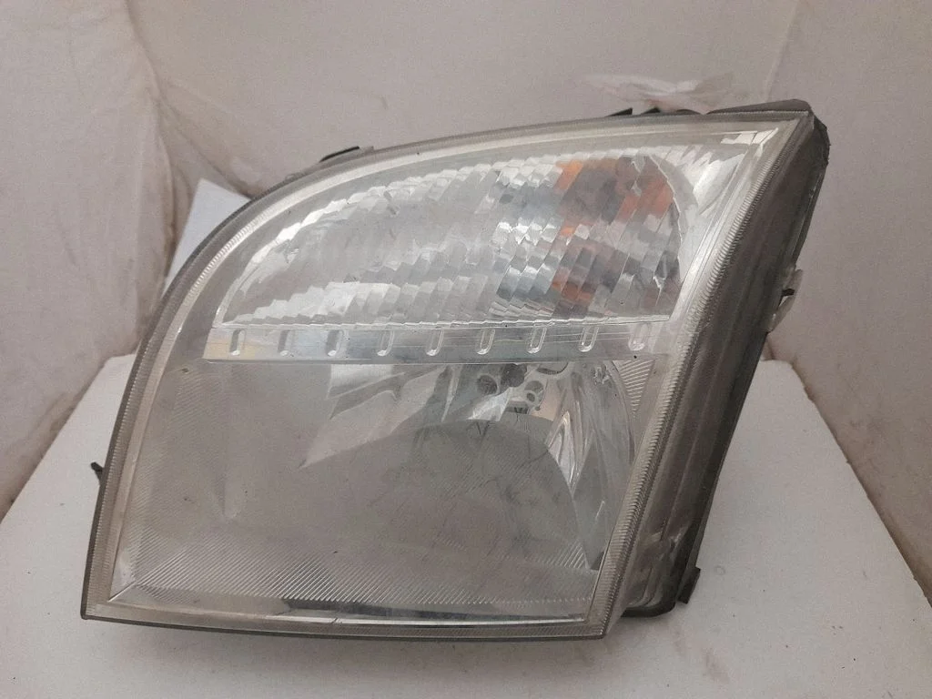 Headlight/headlamp – Ford Fusion (2002-2005)