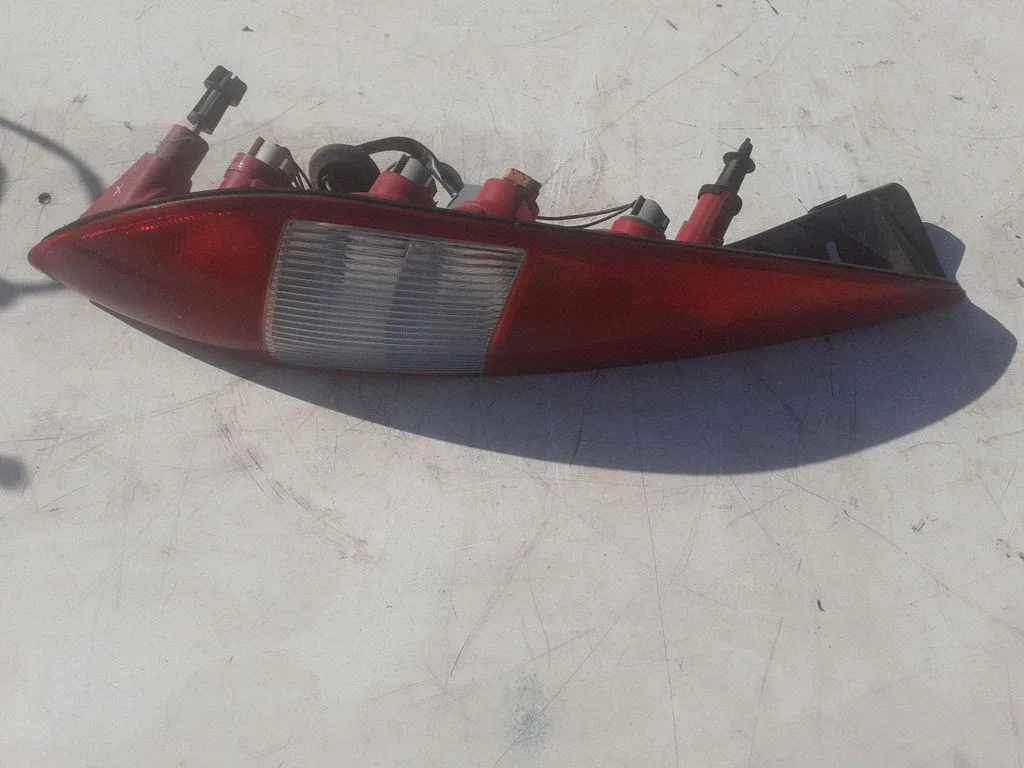 Rear/tail lights – Ford Mondeo Mk III (2000-2007)