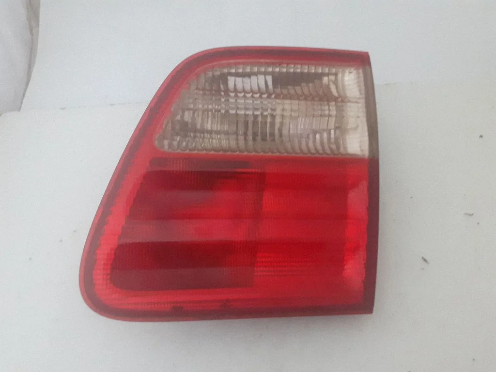 Aizmugurējais lukturis bagāžnieka vākā – Mercedes-Benz E klase W210 (1995-2002)