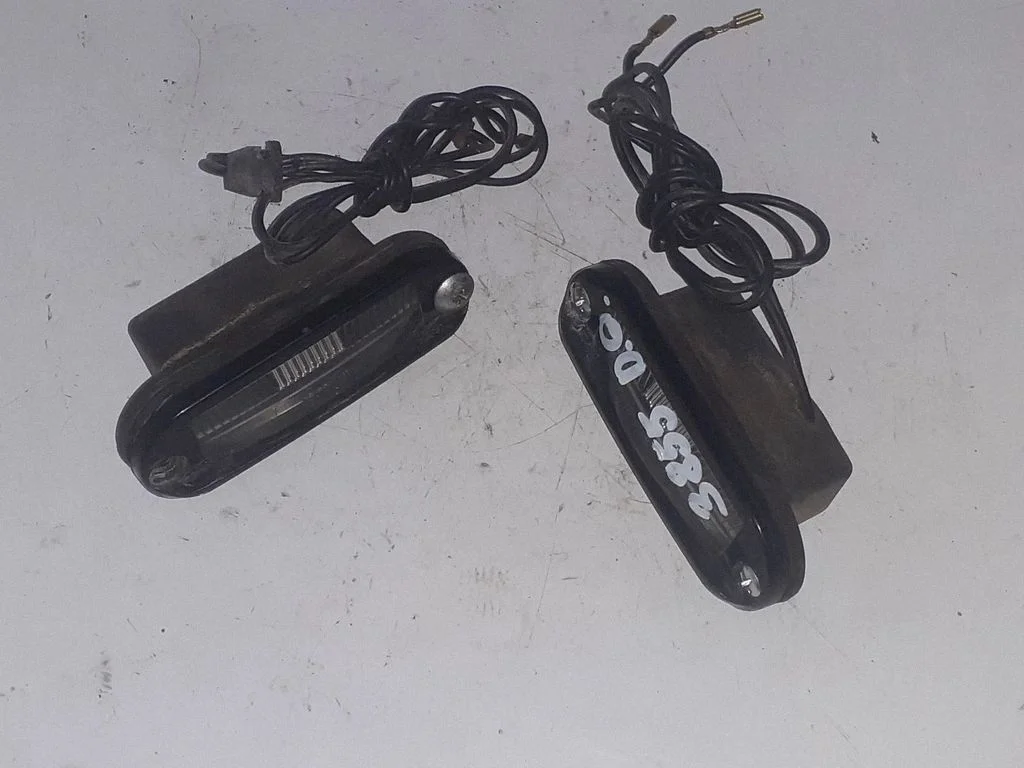 Numura zīmes apgaismojums 95VW13550AA