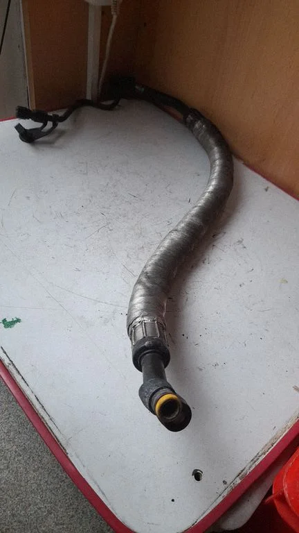 Air conditioning (A/C) pipe/hose – BMW 3 Series E46 (1998-2005)