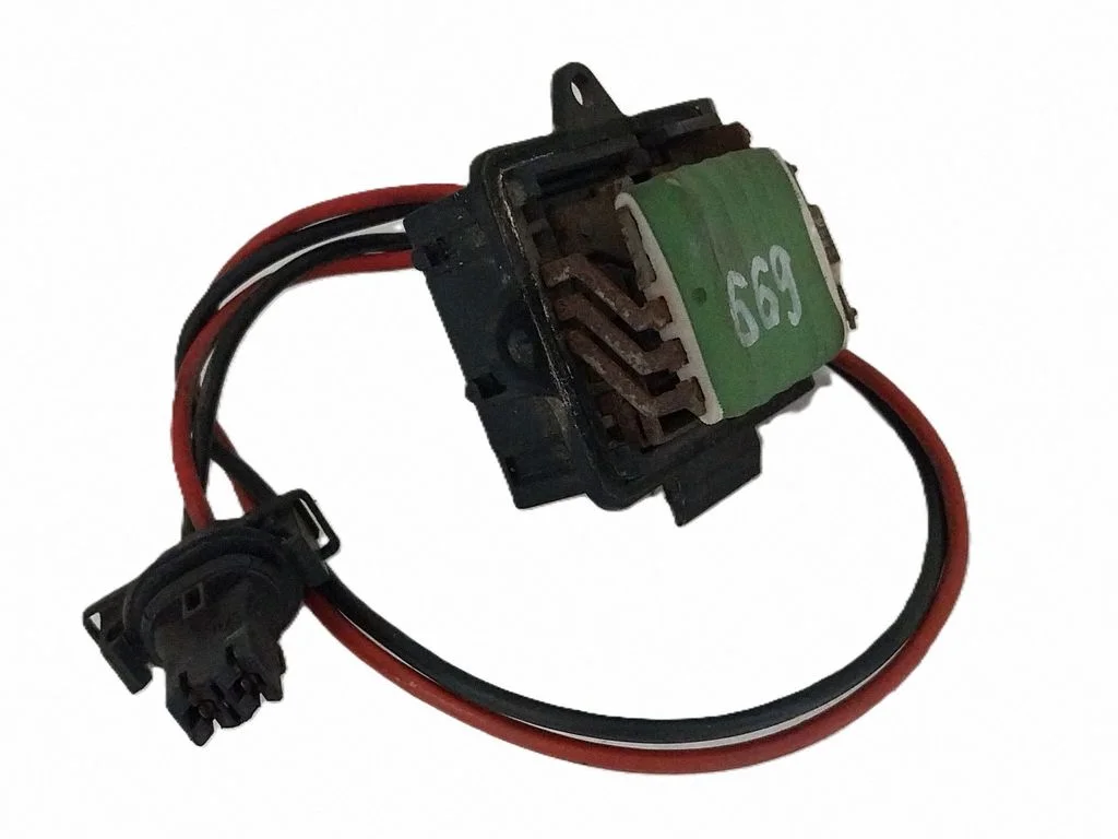 Heater blower motor/fan resistor – Opel Vivaro (2001-2014)