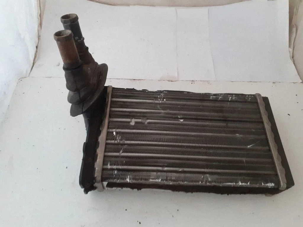 Krāsniņas radiators 8D1819031B