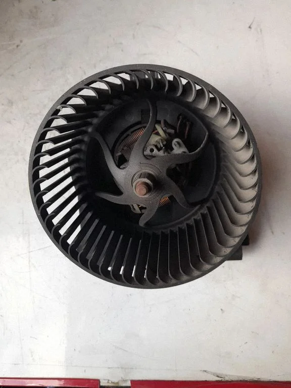 Salongipuhur 1J1819021B