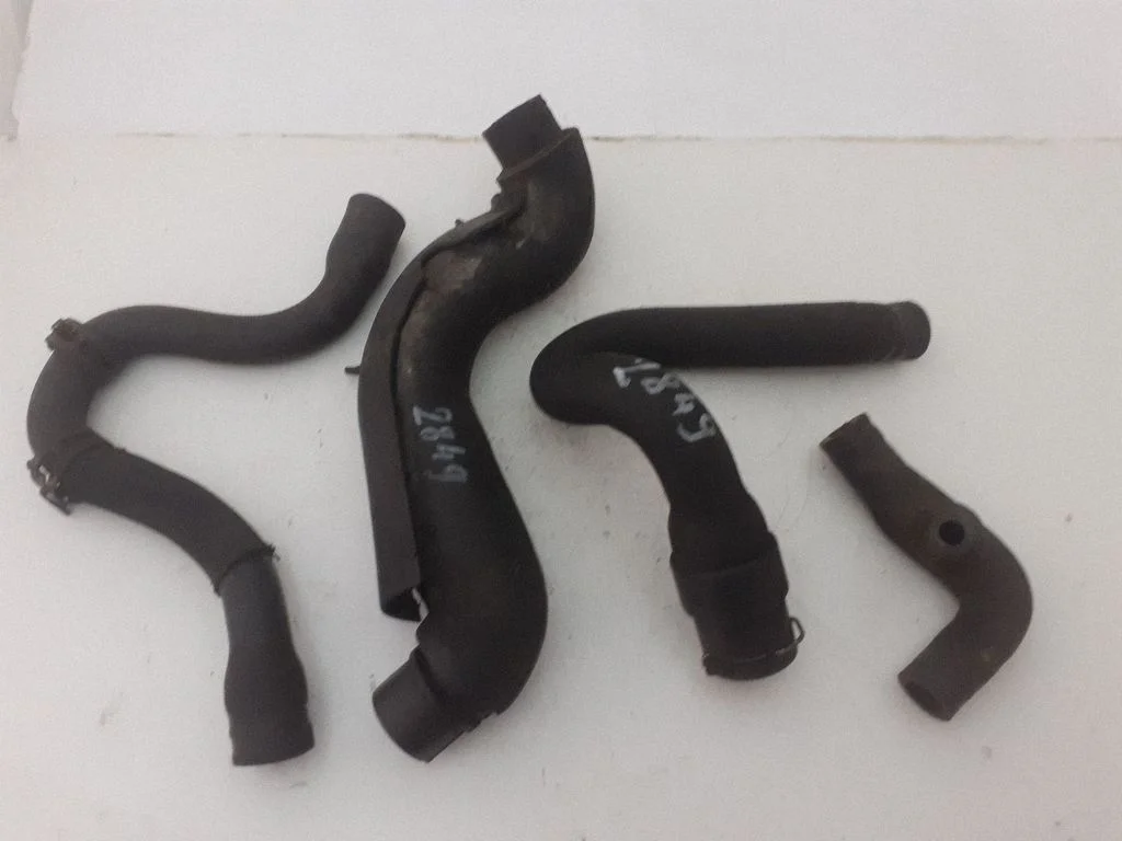 Engine coolant pipe/hose A6402032682
