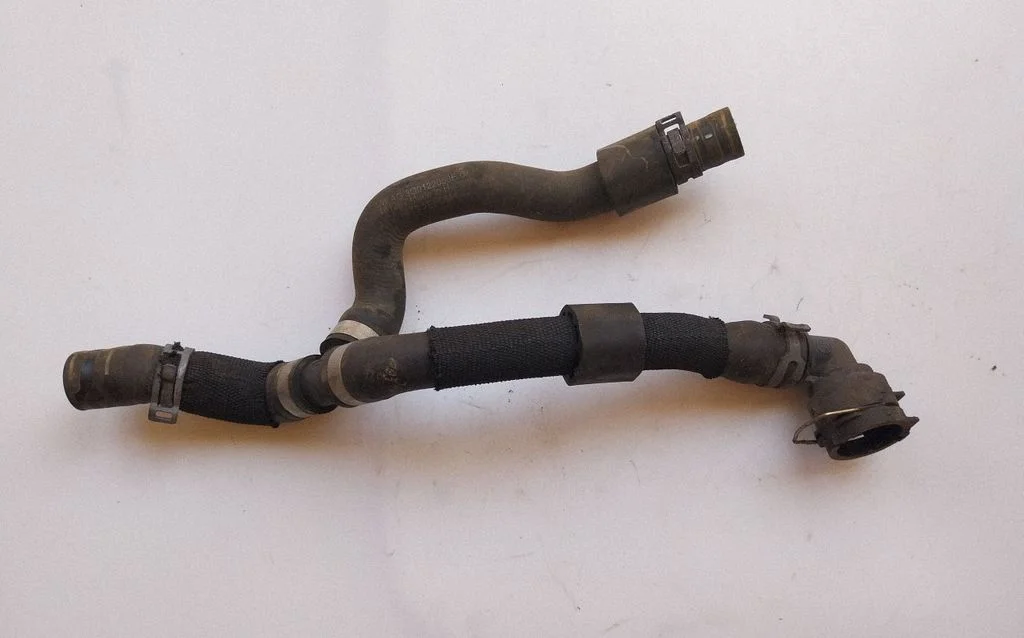 Motora dzesēšanas caurule (-es)/šļūtene (-es) 3Q0122058E