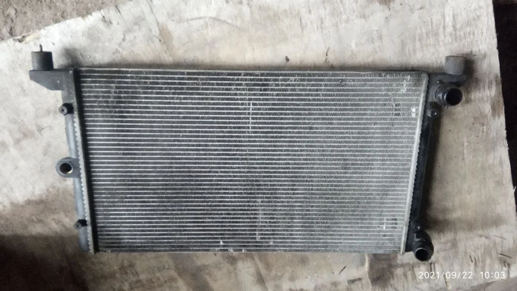 Jahutusvedeliku radiaator 7M3121253B