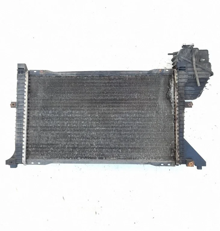 Dzesēšanas šķidruma radiators A9015003500