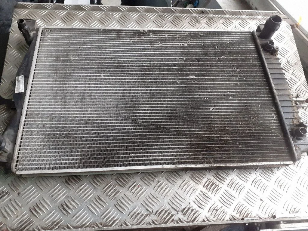 Dzesēšanas šķidruma radiators 4F0121251P
