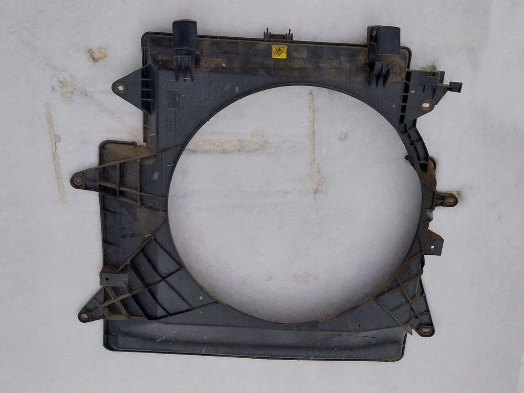 Radiator cooling fan shroud 866900600