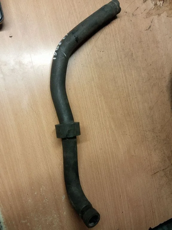 Engine coolant pipe/hose