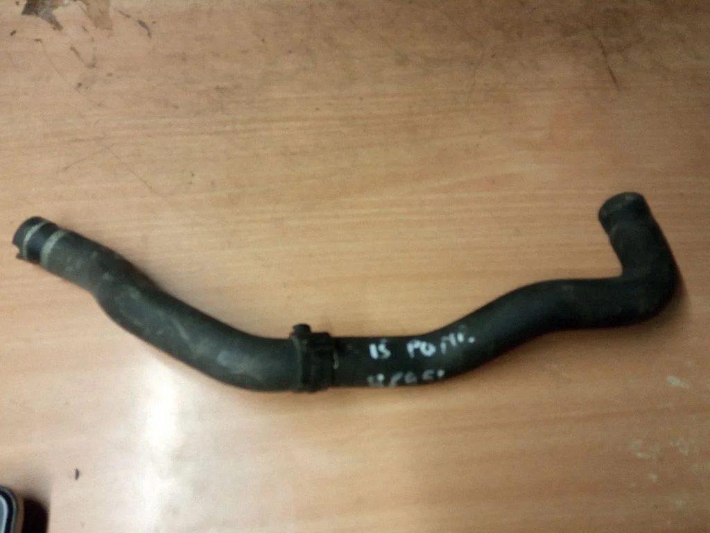 Engine coolant pipe/hose