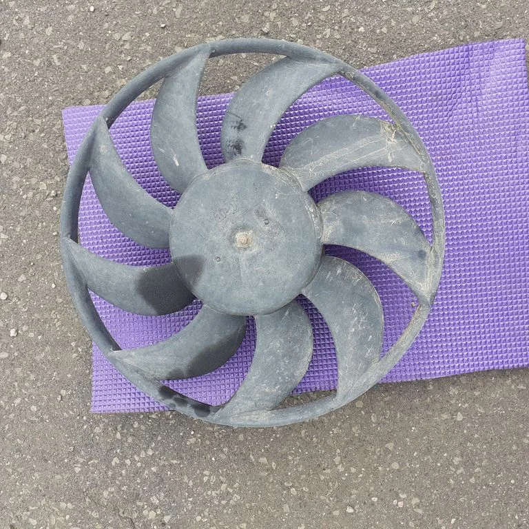 Elektriskais radiatora ventilators 989846B