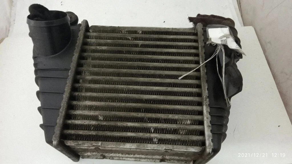 Starpdzesētāja (interkūlera) radiators – Volkswagen Golf IV (1998-2005)