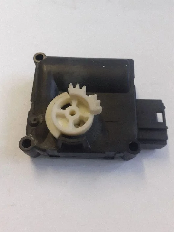 Intake manifold valve actuator/motor – Audi A6 Allroad C6 (2006-2011)
