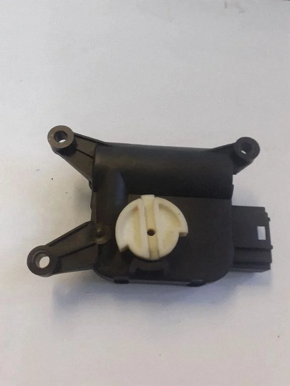 Intake manifold valve actuator/motor – Audi A6 Allroad C6 (2006-2011)