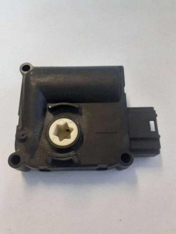 Intake manifold valve actuator/motor – Audi A6 Allroad C6 (2006-2011)