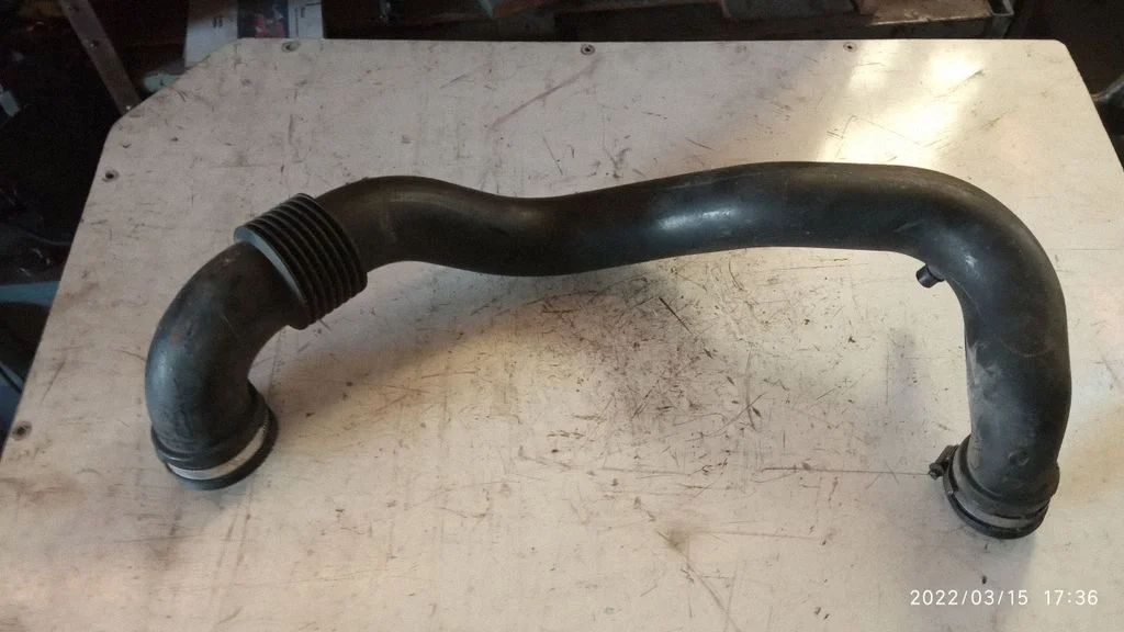 Air intake hose/pipe – Renault Master II (2004-2010)