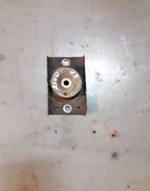 Engine mount bracket – left