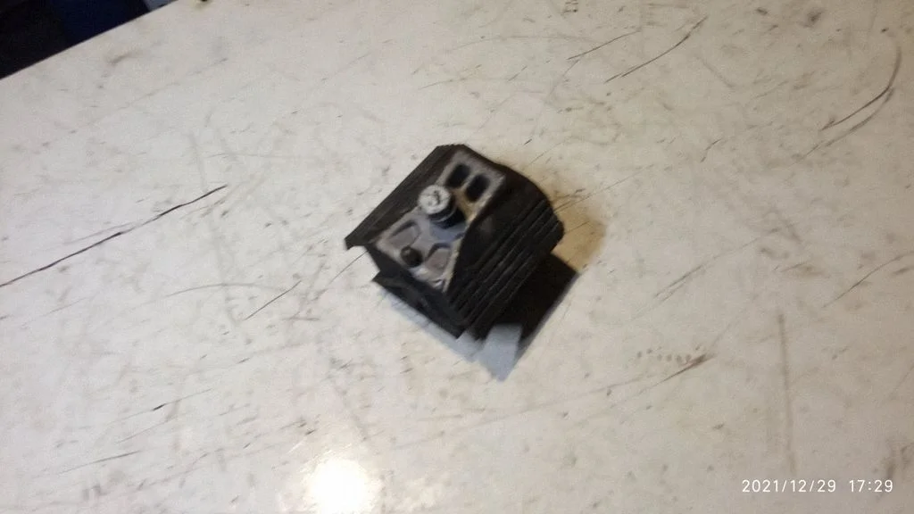 Engine mount bracket A9062411013