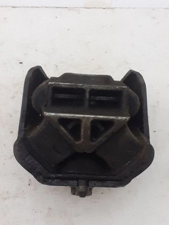 Engine mount bracket A9062411113