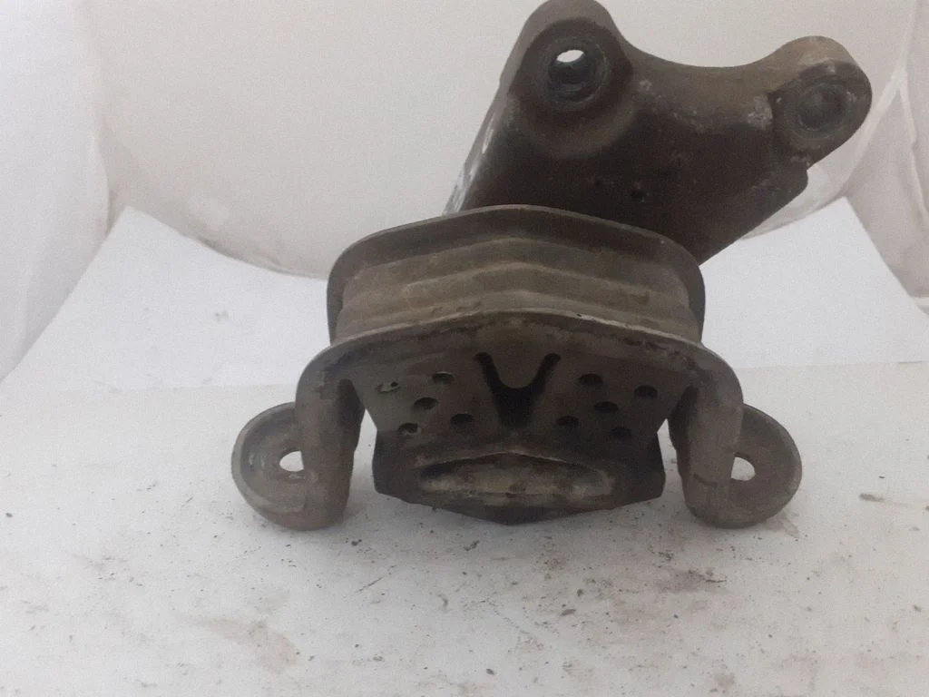 Engine mount bracket 7H0399151G