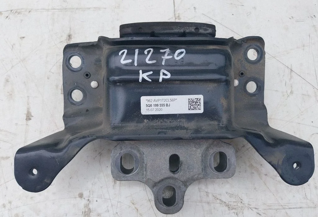 Dzinēja spilvens – Skoda Octavia Mk4 (2019-)