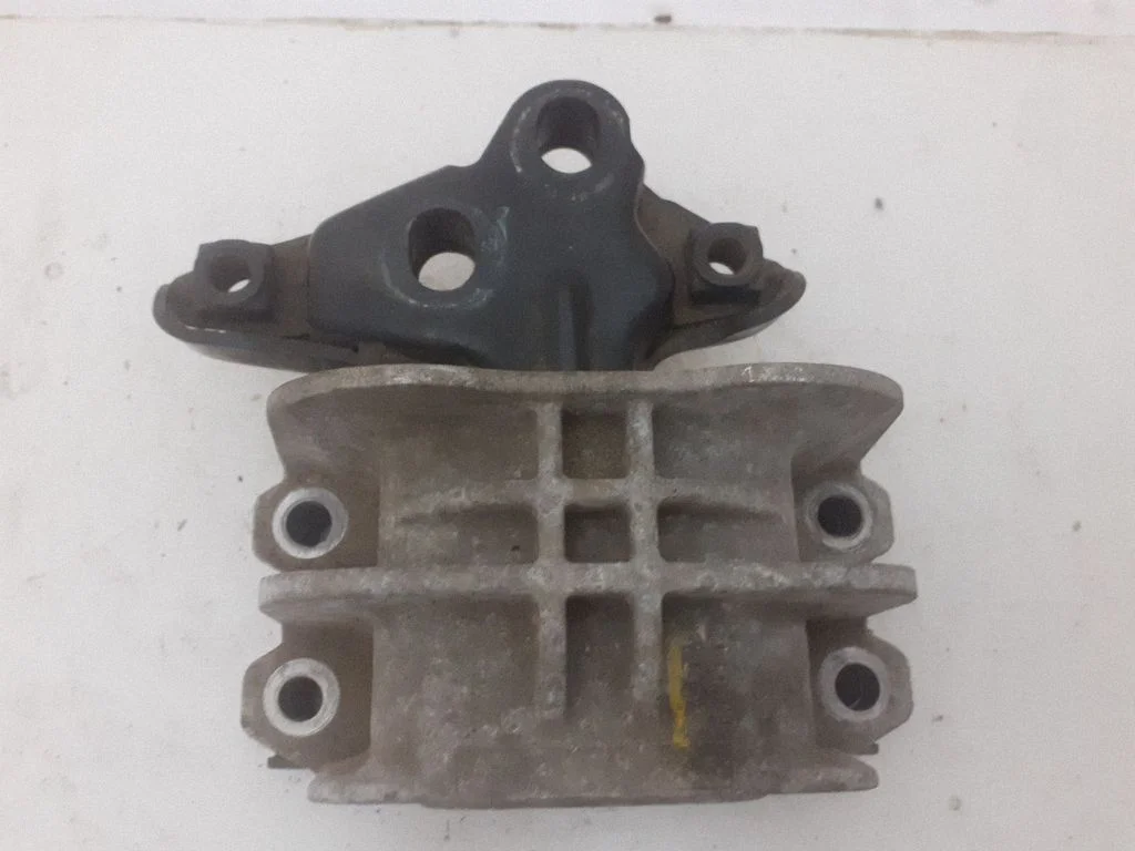 Dzinēja spilvens BK217M124BA