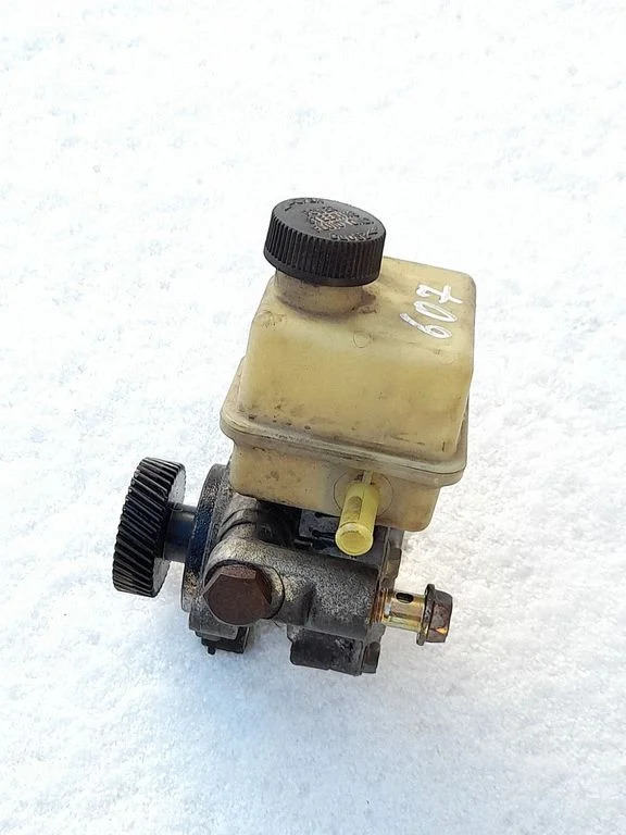 Roolivõimendi pump LD6232650B – Mazda MPV II LW (1999-2007)