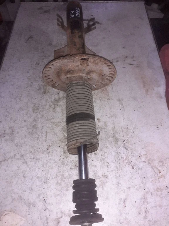 Front shock absorber/damper 7H0413031N