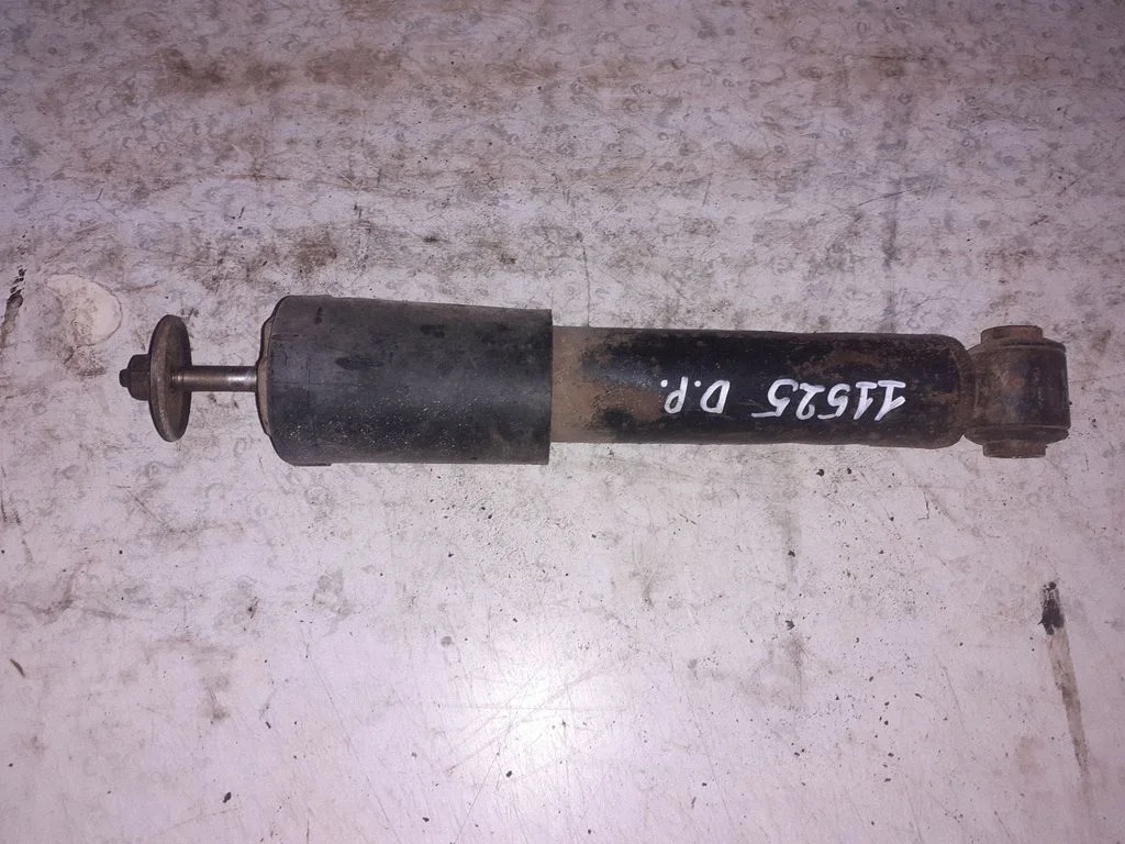 Eesmine amortisaator 7D0413031
