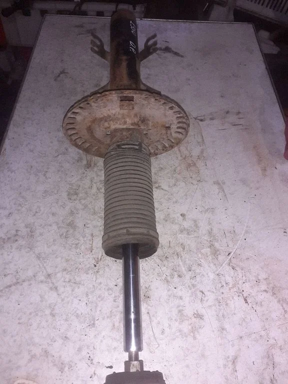 Front shock absorber/damper 7H0413031N