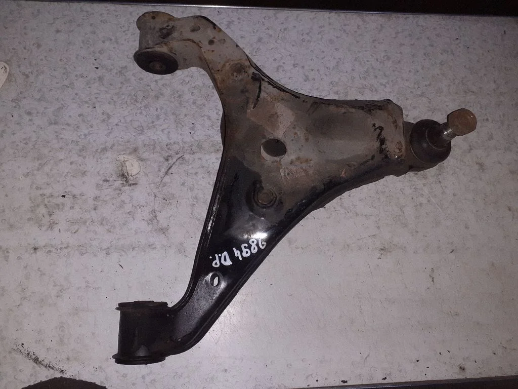 Front lower control arm/wishbone A9063304707