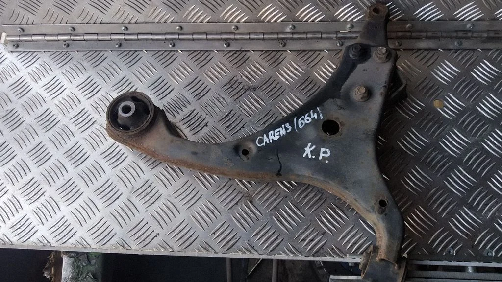 Front lower control arm/wishbone – KIA Carens I (1999-2006)