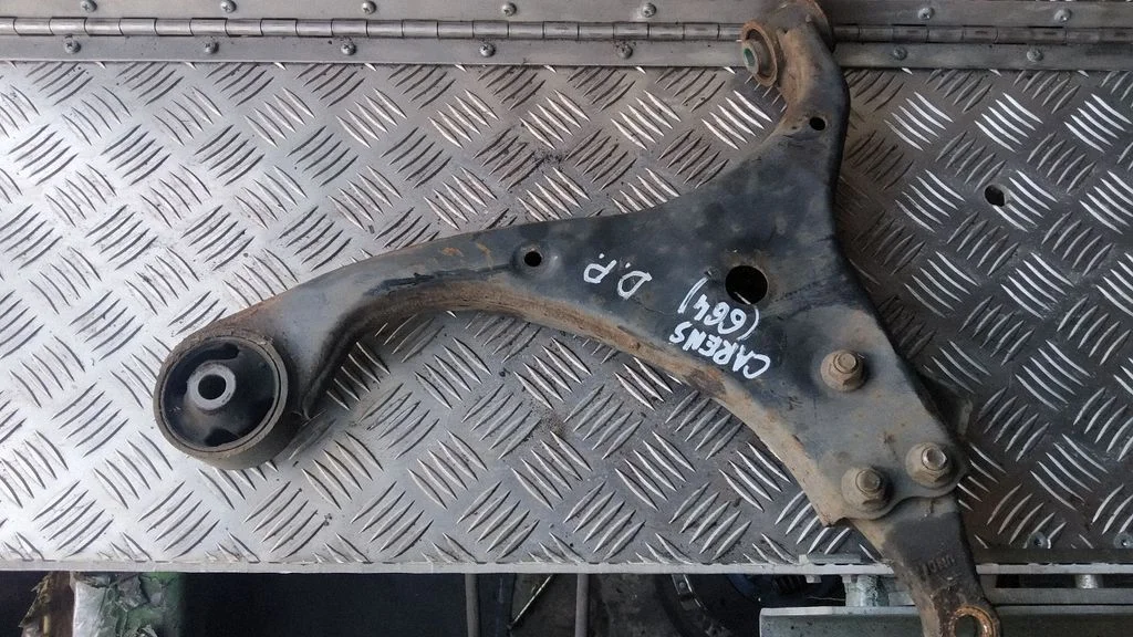 Front lower control arm/wishbone – KIA Carens I (1999-2006)