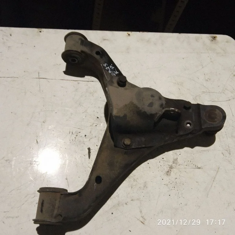 Front lower control arm/wishbone – left