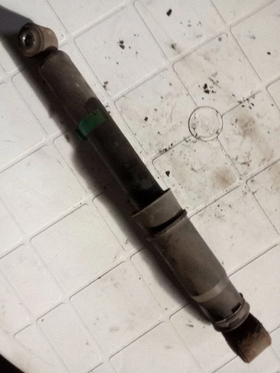 Rear shock absorber/damper
