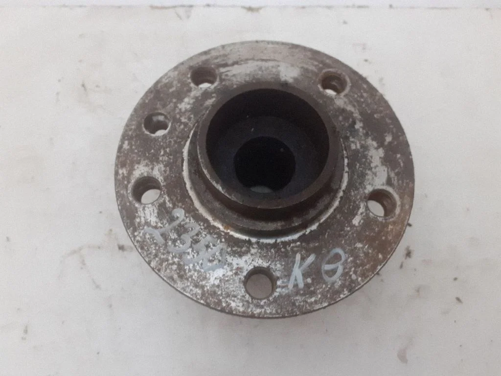 Rear wheel hub 7H0401611H